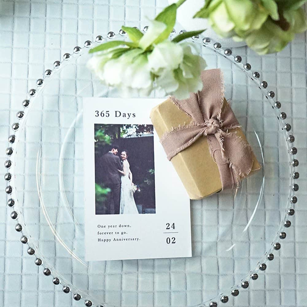 ARCH DAYS Weddingsさんのインスタグラム写真 - (ARCH DAYS WeddingsInstagram)「【今日のコラム】結婚記念日に送りたい、メッセージカードの無料テンプレート𓆸﻿ ﻿ ﻿ _ _ _ _ _ _ _ _ _ _ _ _ _ _ _ _ _ _ ﻿ ﻿ ﻿ 夫婦にとって大切な「結婚記念日」。結婚式を終えた後も、ずっと大事にしたい特別な日ですよね。特に、初めての結婚記念日は素敵に過ごしたい！と考えている人はきっと多いはず☺️ ﻿ そこで今回は、結婚記念日に使えるメッセージカードのテンプレートをご用意しました🌿﻿ ﻿ 併せて、初めての結婚記念日の定番の過ごし方もご紹介。ぜひチェックを👆🏻﻿ ﻿ ﻿ _ _ _ _ _ _ _ _ _ _ _ _ _ _ _ _ _ _﻿ ﻿ ﻿ ▽記事に飛ぶには﻿ ストーリーズからリンクをチェック﻿ ﻿ ﻿ -----﻿ ﻿ ﻿ DIYコラムのモデルになってくれる花嫁さんを大募集🤍﻿ ﻿ @archdays_weddings をフォロー＋ #archdays花嫁 をつけて投稿するだけで応募完了！﻿ ﻿ ARCH DAYSのプロフィールブックやウェルカムボードなど、DIYコラムのモデルさんとして、編集部からお声がけをさせていただきます💄﻿ ﻿ 沢山のご応募お待ちしています♩﻿ ﻿ ﻿ -----﻿ ﻿ ﻿ ▽ARCH DAYSトップページはこちらから☑︎﻿ @archdays_weddings﻿ プロフィールのリンクから﻿ ﻿ ▽KIDS & BABYのパーティーアイディアはこちら☑︎﻿ @archdays﻿ ﻿ ﻿ -----﻿ ﻿ ﻿ ARCH DAYSに会員機能ができました💁‍♀️﻿ ﻿ 気になる記事や写真をクリップして、もっと便利に！自分だけのページを作れます📎﻿ ﻿ また、会員登録をしてマイページからパートナーを招待すれば、2人でイメージを共有可能に♩﻿ ﻿ ﻿ -----﻿ #archdays #archdays_wedding #アーチデイズ #アーチデイズウェディング #無料テンプレート #結婚記念日 #結婚記念日プレゼント #結婚記念日サプライズ #結婚記念日1周年 #結婚記念日のプレゼント #結婚記念日のお祝い #初めての結婚記念日 #ペーパーアイテム #ペーパーアイテム手作り #ペーパーアイテムdiy #結婚式手作り #結婚式diy #花嫁手作り #花嫁diy #プレ花嫁手作り #プレ花嫁diy #花婿diy #プレ花婿diy #プレ花嫁 #卒花嫁 #ポストカード作り #ポストカードデザイン #手紙を書こう #手紙のある暮らし﻿ -----」11月6日 18時17分 - archdays_weddings