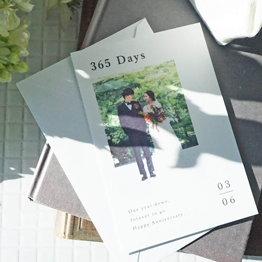 ARCH DAYS Weddingsさんのインスタグラム写真 - (ARCH DAYS WeddingsInstagram)「【今日のコラム】結婚記念日に送りたい、メッセージカードの無料テンプレート𓆸﻿ ﻿ ﻿ _ _ _ _ _ _ _ _ _ _ _ _ _ _ _ _ _ _ ﻿ ﻿ ﻿ 夫婦にとって大切な「結婚記念日」。結婚式を終えた後も、ずっと大事にしたい特別な日ですよね。特に、初めての結婚記念日は素敵に過ごしたい！と考えている人はきっと多いはず☺️ ﻿ そこで今回は、結婚記念日に使えるメッセージカードのテンプレートをご用意しました🌿﻿ ﻿ 併せて、初めての結婚記念日の定番の過ごし方もご紹介。ぜひチェックを👆🏻﻿ ﻿ ﻿ _ _ _ _ _ _ _ _ _ _ _ _ _ _ _ _ _ _﻿ ﻿ ﻿ ▽記事に飛ぶには﻿ ストーリーズからリンクをチェック﻿ ﻿ ﻿ -----﻿ ﻿ ﻿ DIYコラムのモデルになってくれる花嫁さんを大募集🤍﻿ ﻿ @archdays_weddings をフォロー＋ #archdays花嫁 をつけて投稿するだけで応募完了！﻿ ﻿ ARCH DAYSのプロフィールブックやウェルカムボードなど、DIYコラムのモデルさんとして、編集部からお声がけをさせていただきます💄﻿ ﻿ 沢山のご応募お待ちしています♩﻿ ﻿ ﻿ -----﻿ ﻿ ﻿ ▽ARCH DAYSトップページはこちらから☑︎﻿ @archdays_weddings﻿ プロフィールのリンクから﻿ ﻿ ▽KIDS & BABYのパーティーアイディアはこちら☑︎﻿ @archdays﻿ ﻿ ﻿ -----﻿ ﻿ ﻿ ARCH DAYSに会員機能ができました💁‍♀️﻿ ﻿ 気になる記事や写真をクリップして、もっと便利に！自分だけのページを作れます📎﻿ ﻿ また、会員登録をしてマイページからパートナーを招待すれば、2人でイメージを共有可能に♩﻿ ﻿ ﻿ -----﻿ #archdays #archdays_wedding #アーチデイズ #アーチデイズウェディング #無料テンプレート #結婚記念日 #結婚記念日プレゼント #結婚記念日サプライズ #結婚記念日1周年 #結婚記念日のプレゼント #結婚記念日のお祝い #初めての結婚記念日 #ペーパーアイテム #ペーパーアイテム手作り #ペーパーアイテムdiy #結婚式手作り #結婚式diy #花嫁手作り #花嫁diy #プレ花嫁手作り #プレ花嫁diy #花婿diy #プレ花婿diy #プレ花嫁 #卒花嫁 #ポストカード作り #ポストカードデザイン #手紙を書こう #手紙のある暮らし﻿ -----」11月6日 18時17分 - archdays_weddings