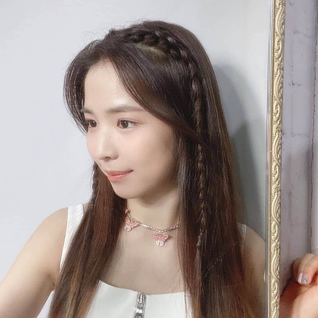 のインスタグラム：「最近空の写真を撮るのにハマってます🌈💓 . .  요즘 하늘 사진 찍는 것에 빠졌어요😊😊 #niziu #maya #🦢」