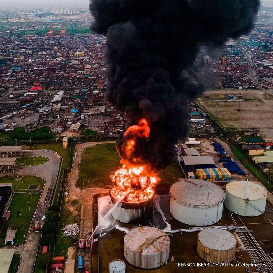 ABC Newsさんのインスタグラム写真 - (ABC NewsInstagram)「An aerial view shows an oil tank on fire at the OVH Energy Marketing in Lagos, Nigeria on November 5, 2020. #nigeria #fire」11月6日 18時30分 - abcnews