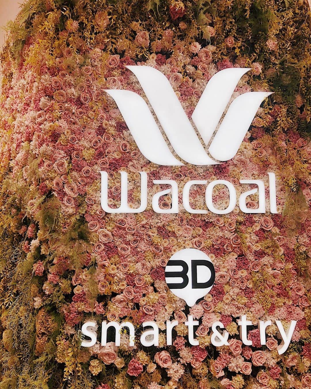 藤原菜摘さんのインスタグラム写真 - (藤原菜摘Instagram)「Wacoal 3D smart&tryの新システム「パルレ」を初体験👙 . 3D計測のデータをもとにアバターがアドバイスしてくれる非接触型の無料カウンセリングシステム🪐💫 . 接客して頂くのはプロのビューティアドバイザーさんの知識を持ったアバターなのでしっかりアドバイスをくれるし、店員さんには少し聞きづらいことも気軽に聞けちゃうのもアバター対面ならではかと♡ . . 最後におすすめの商品やこれから選ぶ際のポイントも 教えて頂けたのでとても為になりました📝 . 現在アバカウンセリング「パルレ」ができるのはWacoal 3D smart&try 東急プラザ表参道原宿店4階のみだそう✨気になる方はぜひ予約してみてください😌 . . #パルレ#ワコール#wacoal#アバカウンセリング #3D計測#ワコール3d#アバター #オンラインカウンセリング#非接触 #ブラジャー#下着#インナー#東急プラザ表参道原宿 #ワコール_スポンサード @wacoal_3d @tokyuplazaomohara」11月6日 18時24分 - natsumi_fujiwara