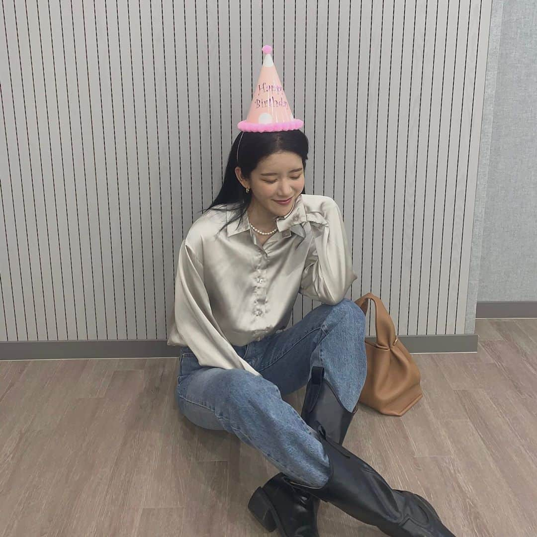 EXYさんのインスタグラム写真 - (EXYInstagram)「Happy Exy Day ✌🏻 이번 생일도 많은 축하와 사랑을 받아서 다시 한번 행복한 사람이라는 걸 깨닫습니다! 축하해 주신 많은 분들 감사드립니다 남은 몇 시간도 행복하게 보낼게요♥️」11月6日 18時32分 - exy_s2