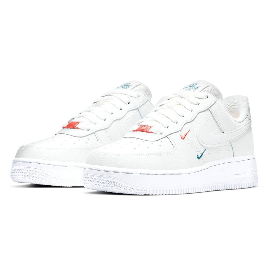 HYPEBEASTさんのインスタグラム写真 - (HYPEBEASTInstagram)「@hypebeastkicks: @nike has unveiled a new Air Force 1 that’s just as clean and nods to the team colors of the @miamidolphins. Dressed in white leather uppers, the pair features a set of teal and orange mini-Swooshes woven next to the shoe’s smooth leather check, as well as a embroidered “NIKE AIR” label colored in orange, a teal “NIKE” tongue tag and a set of tonal laces. It’s expected to release before the end of 2020 on Nike’s website for $100 USD.⁠⠀ Photo: Nike」11月6日 18時27分 - hypebeast
