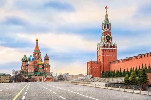 エイチ・アイ・エスさんのインスタグラム写真 - (エイチ・アイ・エスInstagram)「海外のHISより 世界各国のイマを発信しています✈️  本日はその中で ディープなロシアのアカウントをご紹介🇷🇺  HISロシアは首都のモスクワを拠点に、サンクトペテルブルク、ウラジオストクの3都市に拠点を構えています🏢 旧ソ連のイメージが強い日本人には「おそロシア」とも呼ばれている謎の国です👽🌪 しかし、実際は世界有数の経済都市で、豪華絢爛な世界遺産もあり、海の幸にも恵まれ、実は天真爛漫な人も多い、魅力的な国でもあります✨ ロシアの観光地、暮らし、料理、文化、習慣、宗教、様々な観点で生のロシアをお届けします👌  ロシアのイマはこちら▶ @hisrussia.incoming  ------------------------ 新しい旅のカタチ✈️ 『オンライン海外旅行』 気になるあの場所へ出掛けませんか？ https://activities.his-j.com/TourList/T0090/ ------------------------  写真のスポットが分かった人や 「ここ行ったことある！」という方は 場所の名前や感想をコメントしてね✍️  #海外のイマ  #ロシア #ロシア旅行 #ロシア観光 #海外生活 #海外旅行 #モスクワ #サンクトペテルブルク #ウラジオストク #gotoトラベルキャンペーン #写真好きな人と繋がりたい #ファインダー越しの私の世界 #誰かに見せたい風景 #絶景 #死ぬまでに行きたい世界の絶景 #旅したくなるフォト #女子旅 #instatravel #instapassport #igworldclub #photooftheday #worldtravel #instatravel #instatravelling #instalike #likeforlikes #like4likes #russia #russia_city_photo #vladivostok」11月6日 18時30分 - his_japan