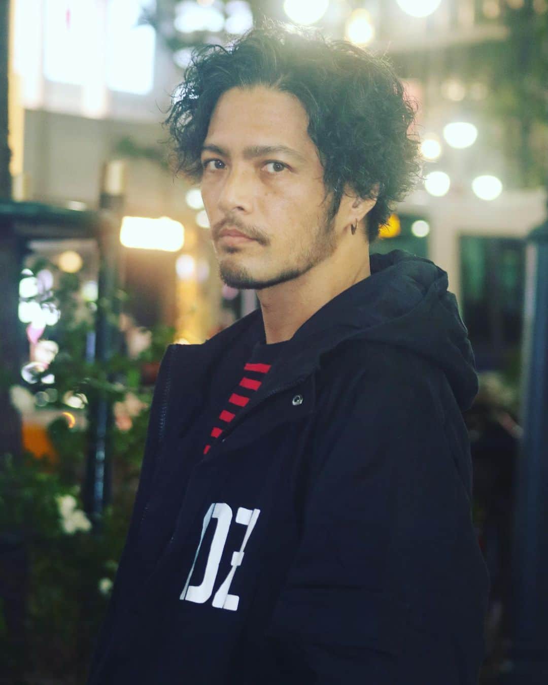 ZOEさんのインスタグラム写真 - (ZOEInstagram)「今回は今までと少し違うパーマをかけてもらいました🔥  が  詳しくは分からないので、詳細知りたい方は @log_shibuya のユウキさん @logyuuki に聞いてみてください🙏  今回も最高の仕上がりありがとうございます😊  カメラ @logyuuki」11月6日 18時43分 - zoe1201zoe