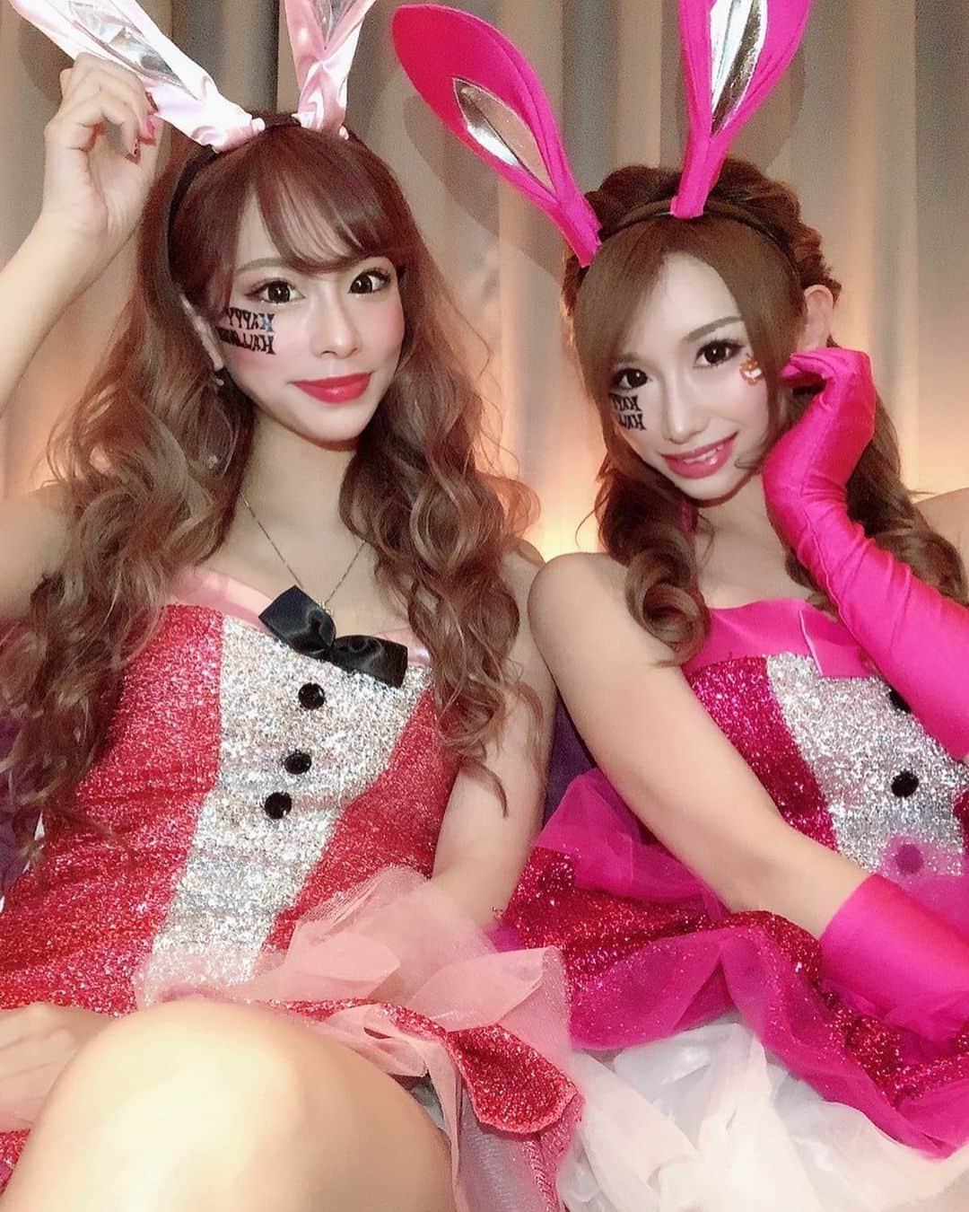 神咲れんのインスタグラム：「ᴛᴡɪɴ ʙᴜɴɴʏ🐰💓with﻿ @__kyonpiii__  ﻿ ﻿ ﻿ ﻿ ﻿ #ファブリック﻿ #歌舞伎町﻿ #キャバクラ﻿ #キャバ嬢﻿ #ハロウィン﻿ #ハロウィンコスプレ﻿ #バニーガール﻿ #バニーちゃん﻿ #Halloween﻿ #bunny﻿ #bunnygirls﻿ #costume」