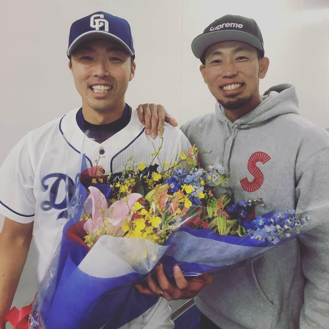 藤井淳志のインスタグラム：「ヨシ‼️ １５年間お疲れ様でした‼️ 2ストライク目の外スラ痺れた❗️ #藤井淳志#中日ドラゴンズ#吉見一起#引退試合#さすがエースの投球#同期入団#本当にお疲れ様でした#祖父江大輔#完全に助っ人外国人」