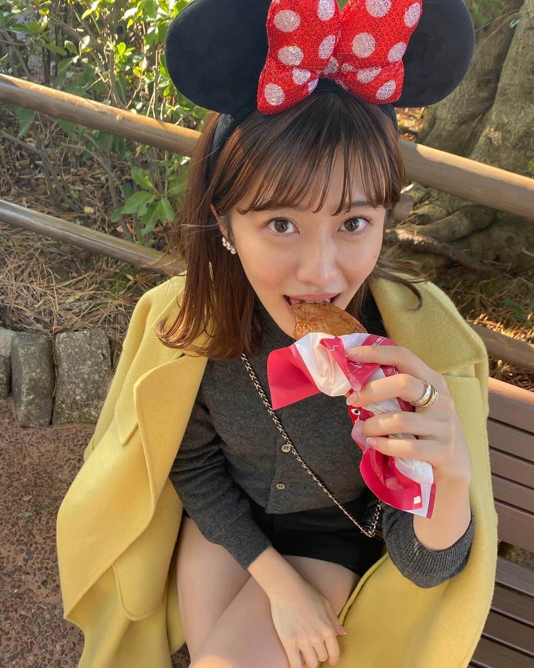 のインスタグラム：「昨日はずーっと楽しみにしてた、ディズニーランドに行ってきました✨✨✨﻿ やっぱり夢の国!さすがでした🤍﻿ 完全に異空間で、マスクをしているのにリフレッシュができて、心がすっきり🪐✨﻿ ﻿ 旅行とか異空間へ行く大切さを改めて感じました😌そしてベイマックスが可愛すぎた。見ているだけで癒された☺️🙏🏻﻿ ﻿ #東京ディズニーランド﻿ #ディズニーランド﻿ #ディズニーコーデ﻿ ﻿」