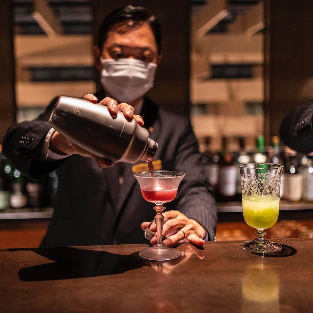 ザ・キャピトルホテル 東急 公式さんのインスタグラム写真 - (ザ・キャピトルホテル 東急 公式Instagram)「4階 ザ・キャピトル バーでは季節にあわせたシーズナルカクテルのほか、希少なジャパニーズウイスキーもご用意しております。  At The Capitol Bar on the 4th floor, there are seasonal cocktail available for each season, as well as rare Japanese whisky.  #thecapitolhoteltokyu #ザキャピトルホテル東急 #thepreferredlife #forbestravelguide #FutureTravelGuide #bar_capitolhotel #cocktail #whisky #ウイスキー #ホテルバー #ごちそうちよだ」11月6日 19時00分 - thecapitolhoteltokyu