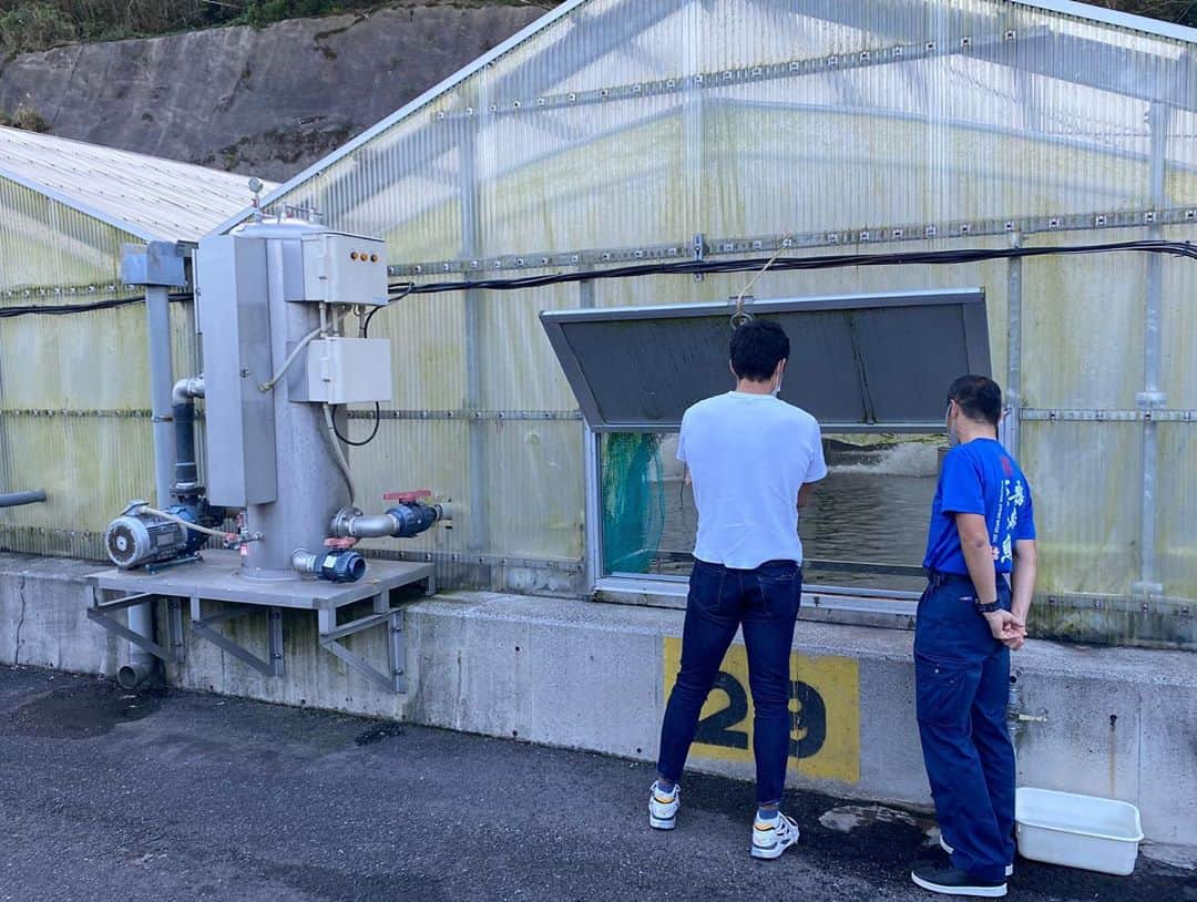 飯塚翔太さんのインスタグラム写真 - (飯塚翔太Instagram)「先日うなぎ好きの友人と 山田水産へ社会科見学に行ってきました！ うなぎ好きとしては目標の一つだったので 養殖場から食品工場、うなぎの駅まで伺えて最高でした！ ありがとうございました！ #山田水産#志布志#鹿児島#うなぎ#unagi#kabayaki」11月6日 19時00分 - shoman0625