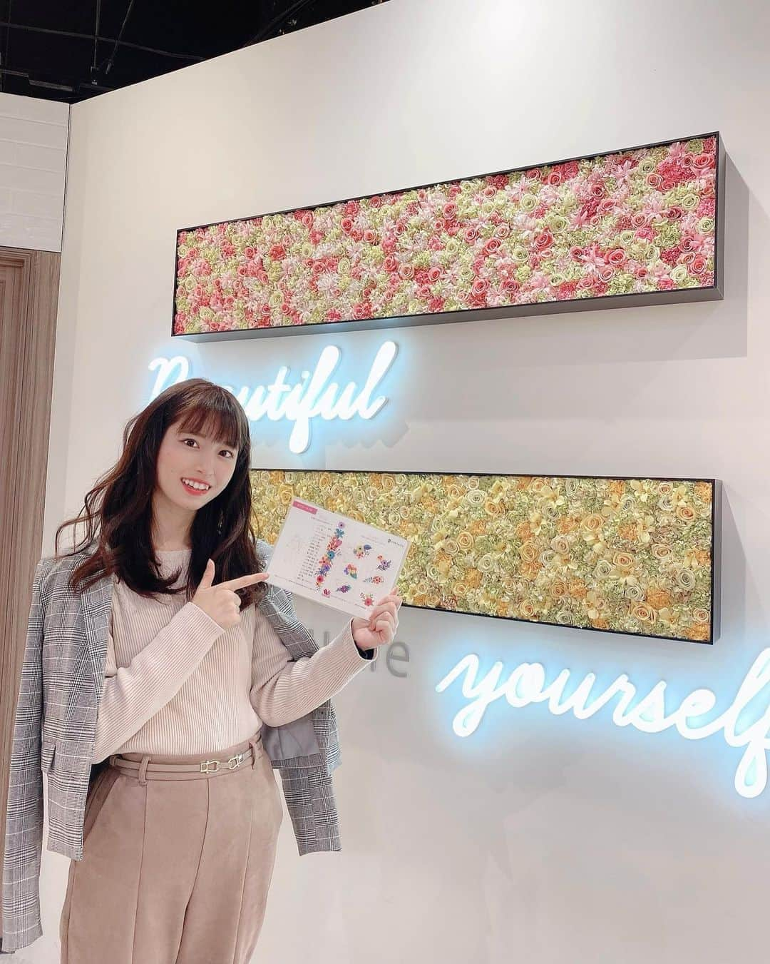 川子芹菜さんのインスタグラム写真 - (川子芹菜Instagram)「. . Wacoal3D smart & tryで、新しいシステム「パルレ」を体験してきました🥰💖 . 完全個室のカウンセリングルームでアバターが親身に話を聞いてくれるから、話しやすいし楽しかったです😌🌟 . アバターが2人いてどちらか選べるんだけど、何故私を選んでくださったんですか？のくだりが面白すぎて🤣🤣🤣 緊張することなく相談出来たの嬉しい😭✨ . その後3Dボディースキャナーで体型データを計測するんだけど…… はい。頑張ります😅← . 5秒間立ってる間に誰にも触られることなく全て計測されてて本当にビックリした∑(๑ºдº๑)!! . 自分が思ってるサイズと結果が全然違くて、もっと早く測っておけばよかったと後悔……😱 . パルレは非接触＆無料で気軽に計測・カウンセリング出来るからめっちゃオススメです👍🏼 . 3D smart & try東急プラザ表参道原宿店4階にしかないので、気になる方は予約すれば無料なのでぜひ行ってみてください✨ . 今後の参考にしよう५✍( '▿' ) @wacoal_3d  @tokyuplazaomohara  . . . #パルレ#ワコール#wacoal#アバカウンセリング#3D計測#ワコール3d#アバター#オンラインカウンセリング#非接触 #ブラジャー#下着#インナー#東急プラザ表参道原宿#ワコール_スポンサード」11月6日 19時04分 - kawakoserina