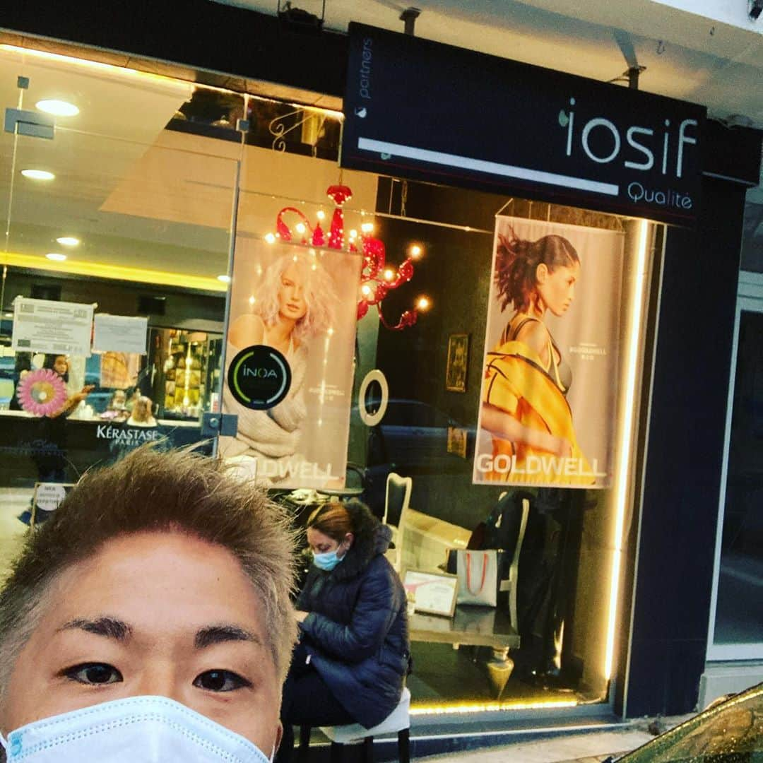 森本貴幸さんのインスタグラム写真 - (森本貴幸Instagram)「Thank you for cutting my hair! #greece#kozani#hairsalon @iosif.lazaridis  遠征先で必ず現地の床屋に行く田嶋さんを見習って髪切って来ました。 #ギリシャ#コザニ#美容院#ロックダウン#現地の美容院#全ては人間性#ギリシャ語#田嶋幸三　さん」11月6日 19時07分 - morimototakayuki9