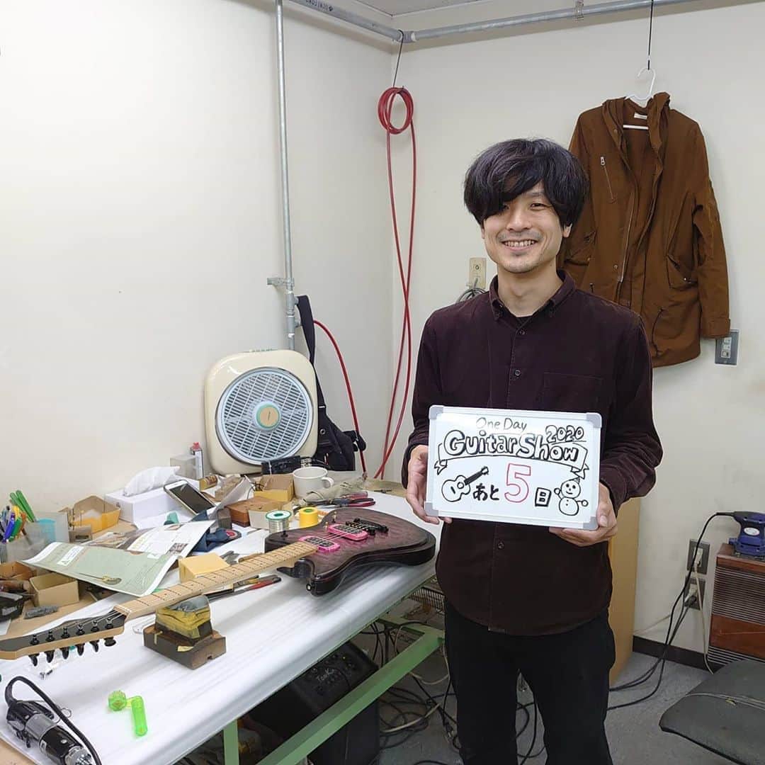 Deviserさんのインスタグラム写真 - (DeviserInstagram)「【これはもはやアートです！】 本日のボード担当は飛鳥工場組み込み担当の板垣です！  そしてのチラ見せはこちら…！！！ なんと！！！！宇宙が… もはやアートの世界になっております！  全貌は11月11日の当日をお待ちください！  ONE DAY GUITAR SHOWまであと5日！ https://deviser.co.jp/en/feature/wintercollection2020-teaser  #ディバイザーワンデーギターショー #ディバイザー #deviser #momose #毎日投稿 #カウントダウン #宇宙 #ベース」11月6日 19時13分 - deviser2016