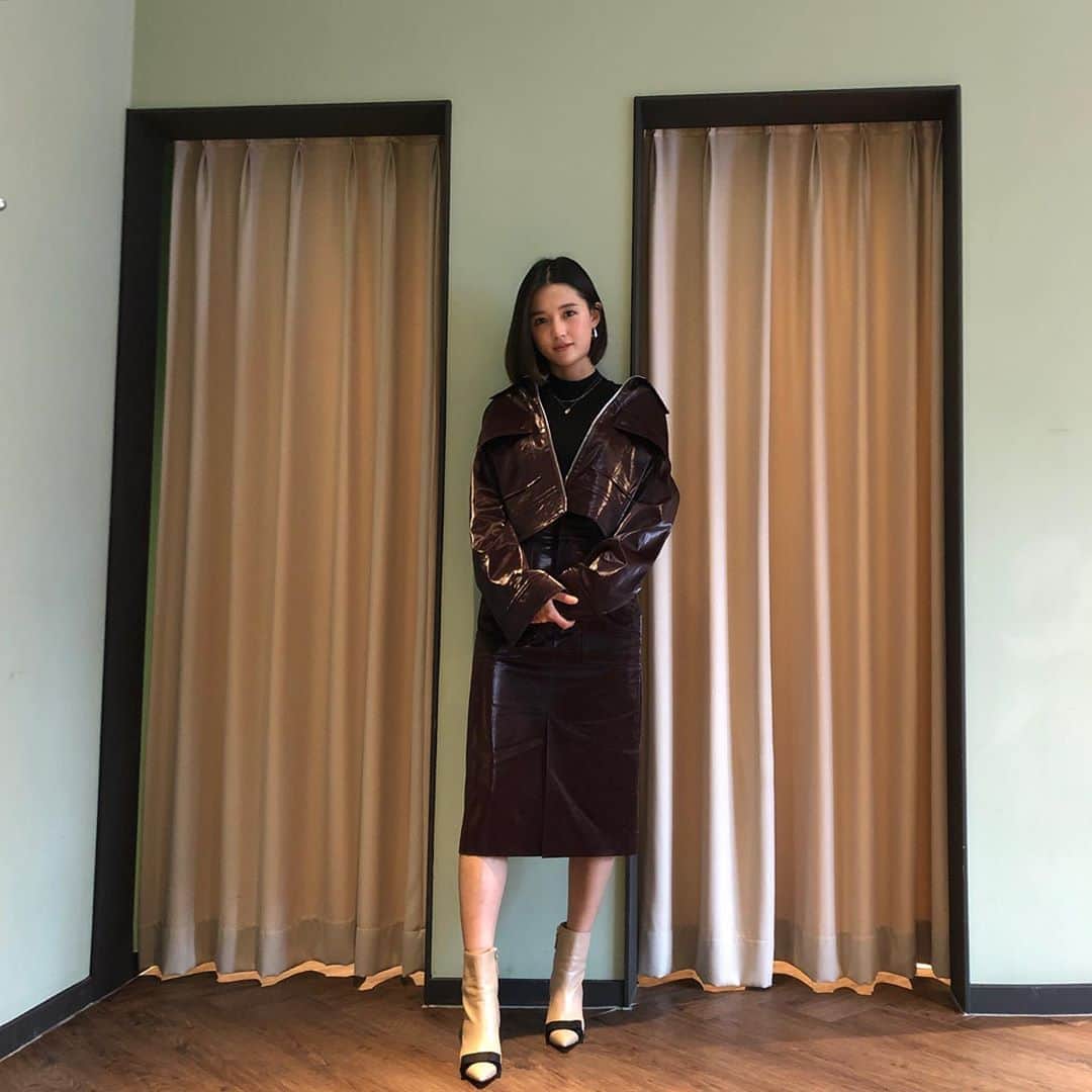 ナム・ボラのインスタグラム：「환불하러 갔다가 하나 더 사고 오는 룩ㅋㅋ」