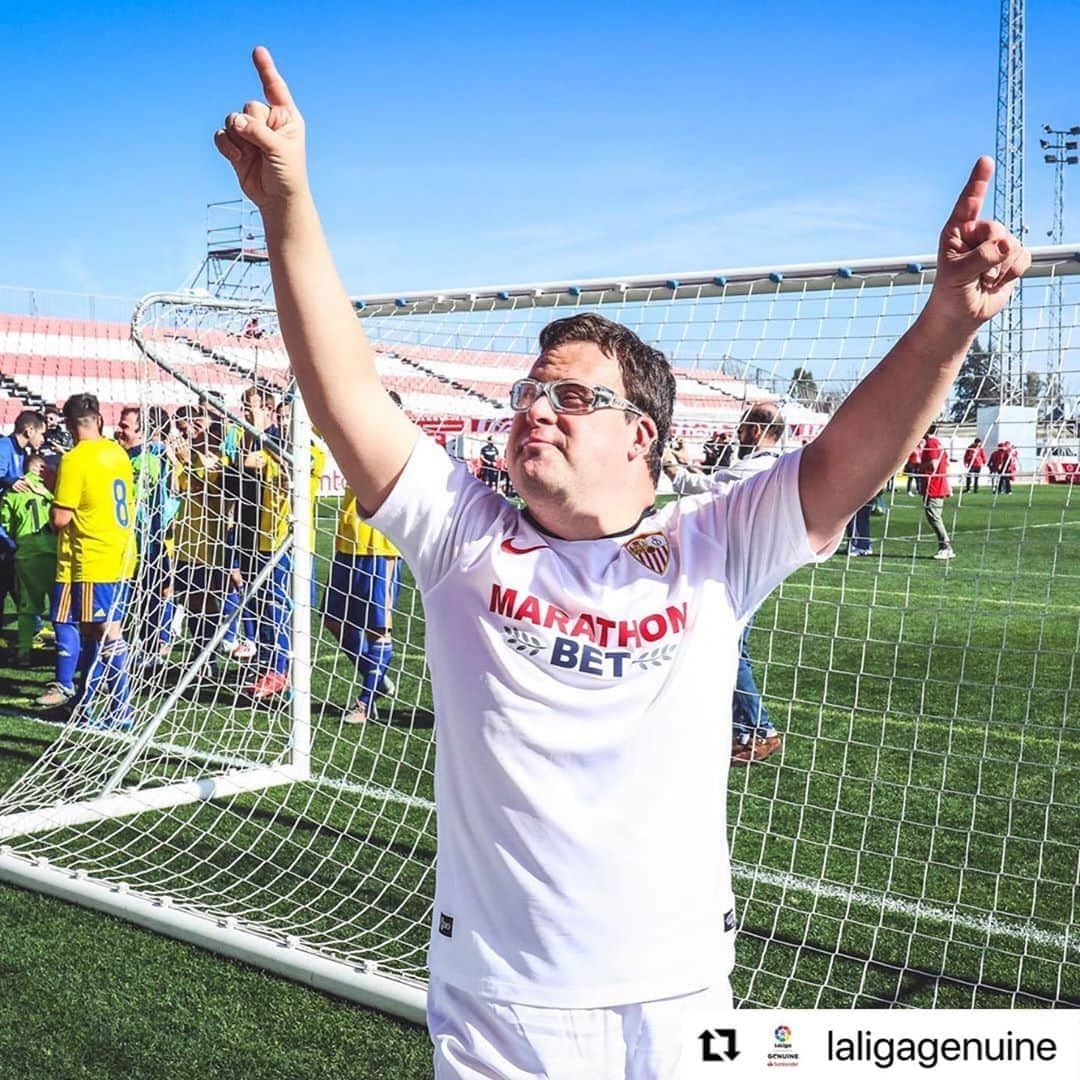 LFPさんのインスタグラム写真 - (LFPInstagram)「Let’s win this battle together! ☝🏻  ¡Juntos ganaremos esta batalla! ☝🏻  #SevillaFC #LaLigaGenuine #LaLiga #LaLigaSantander」11月6日 19時30分 - laliga