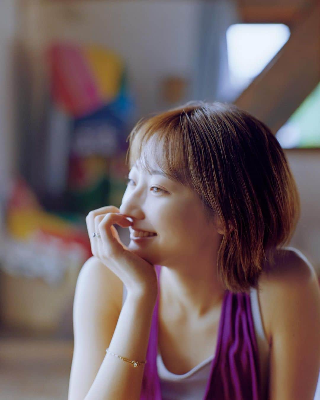 週刊少年マガジンのインスタグラム：「発売中の #週刊少年マガジン 49号に #武田玲奈 さんが登場！  女優にモデルに快進撃が止まらない！ 最旬のれなれなをたっぷりお届け！  撮影 / 神藤剛 スタイリング / 武久真理江 ヘアメイク / 田村直子 デザイン / 坂上和也 ( banjo ) 衣装協力 / BRIXTON, are you hungry?, YuumiARIA」