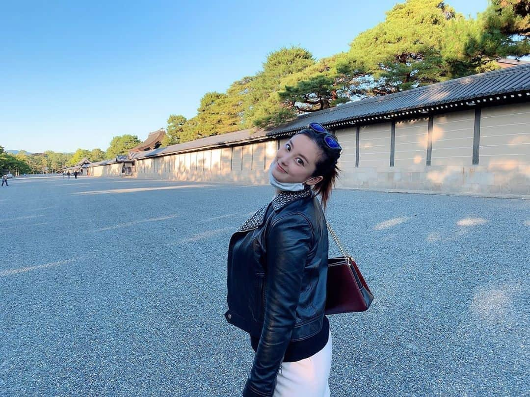 時田愛梨のインスタグラム：「京都御所☀️ #kyoto #kyotogosho #history #historytour #big #京都御所　#京都 #観光　#広すぎた　#迷子になった　#何個石があるんだろ」