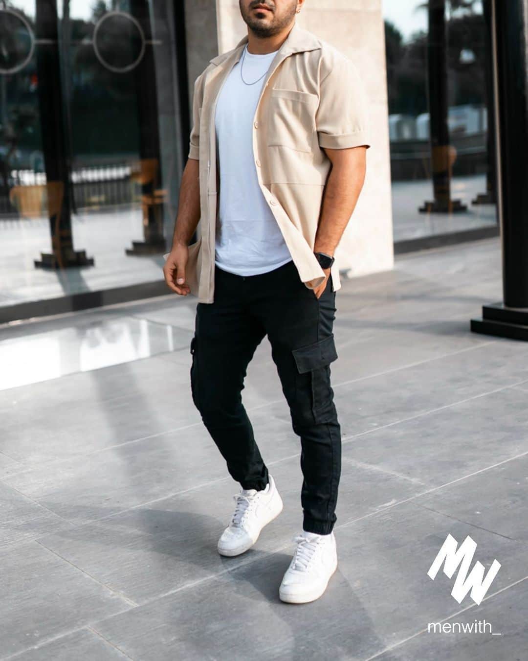 Men Withのインスタグラム：「Great photo of our dear friend @nevzattoral 👌🏽 #menwithstreetstyle」