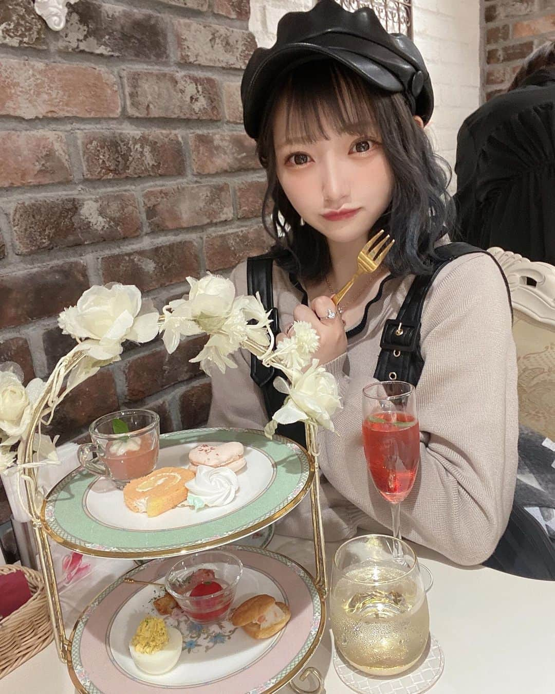 小林莉奈さんのインスタグラム写真 - (小林莉奈Instagram)「広世様とアフタヌーンティー行った🧁  #アフタヌーンティー #lange #ラアンジュ #映えカフェ #渋谷カフェ」11月6日 19時44分 - rina_yoruami