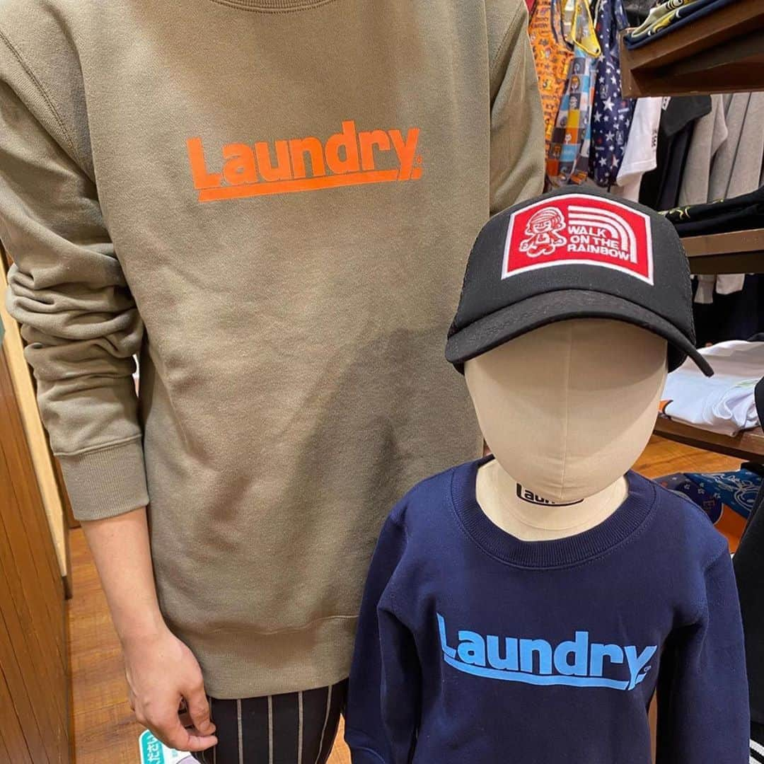 Laundry ランドリーさんのインスタグラム写真 - (Laundry ランドリーInstagram)「今週の新作をピックアップ😊✨  親子お揃いコーデが可愛い…☆ 新作アイテムを鹿児島アミュ店にご来店いただいたお客様スナップと共にご紹介🤩  2.3.4枚目: 303‐72034 38スタンドZIP ￥6,200+tax ユニセックス SS/S/M/L ブラック/カーキ/ネイビー 303-54012 キッズ 38スタンドZIP ￥5,200+tax 100/110/120/130/140 ブラック/カーキ  5.6.7枚目: 303-72037 WORLD Laundryスウェット ￥5,800+tax ユニセックスSS/S/M/L 杢グレー/カーキ/ネイビー 303-54015 キッズ　WORLD Laundryスウェット ￥4,800+tax 100/110/120/130/140 カーキ/ネイビー  📸: @laundry.kagoshima 💖  ＿＿＿＿＿＿＿＿＿＿＿＿＿  お知らせやオンラインストアはプロフィールから🧐 ⇒ @laundry_official  #laundry038 をつけて投稿すると LAUNDRY公式アカウントにご紹介されちゃうかも🥰  #laundry #ランドリー #新作 #スタンドzip  #アウター  #スウェット #スウェットコーデ #ファッション #コーディネート  #アニマル #キャラクター  #ロゴ #ツリー #秋冬 #秋コーデ #冬コーデ  #親子コーデ #おやコーデ #親子お揃い #親子お揃いコーデ  #家族   #sweat #codenate #fashion #animal #logo #tfers #family #💖」11月6日 19時47分 - laundry_official