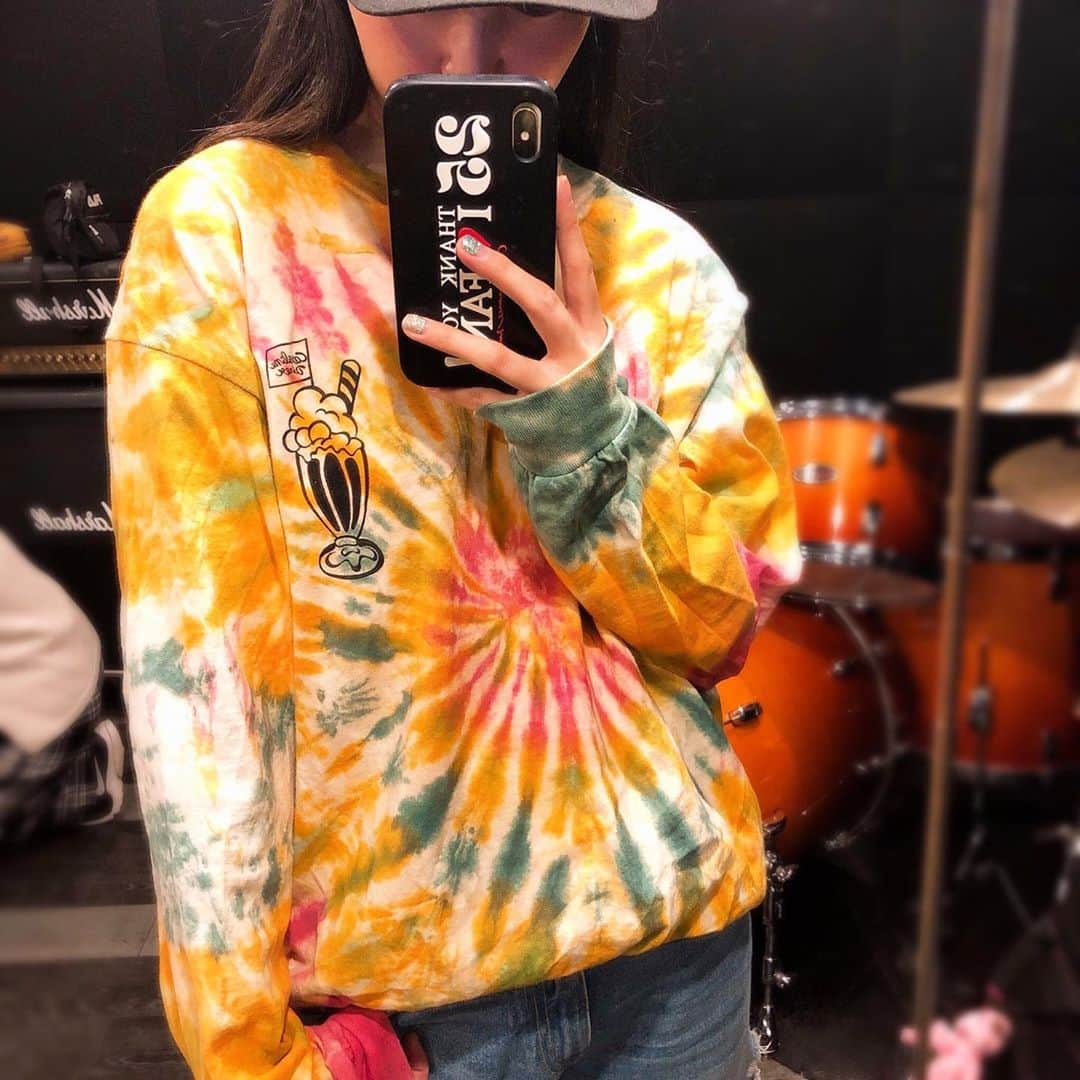 NOHANAのインスタグラム：「・ なんだかんだ言っても派手なの好きよね🍭🍭🍭 ・ #タイダイ #tiedye #🌈 #🍭 #🎨」
