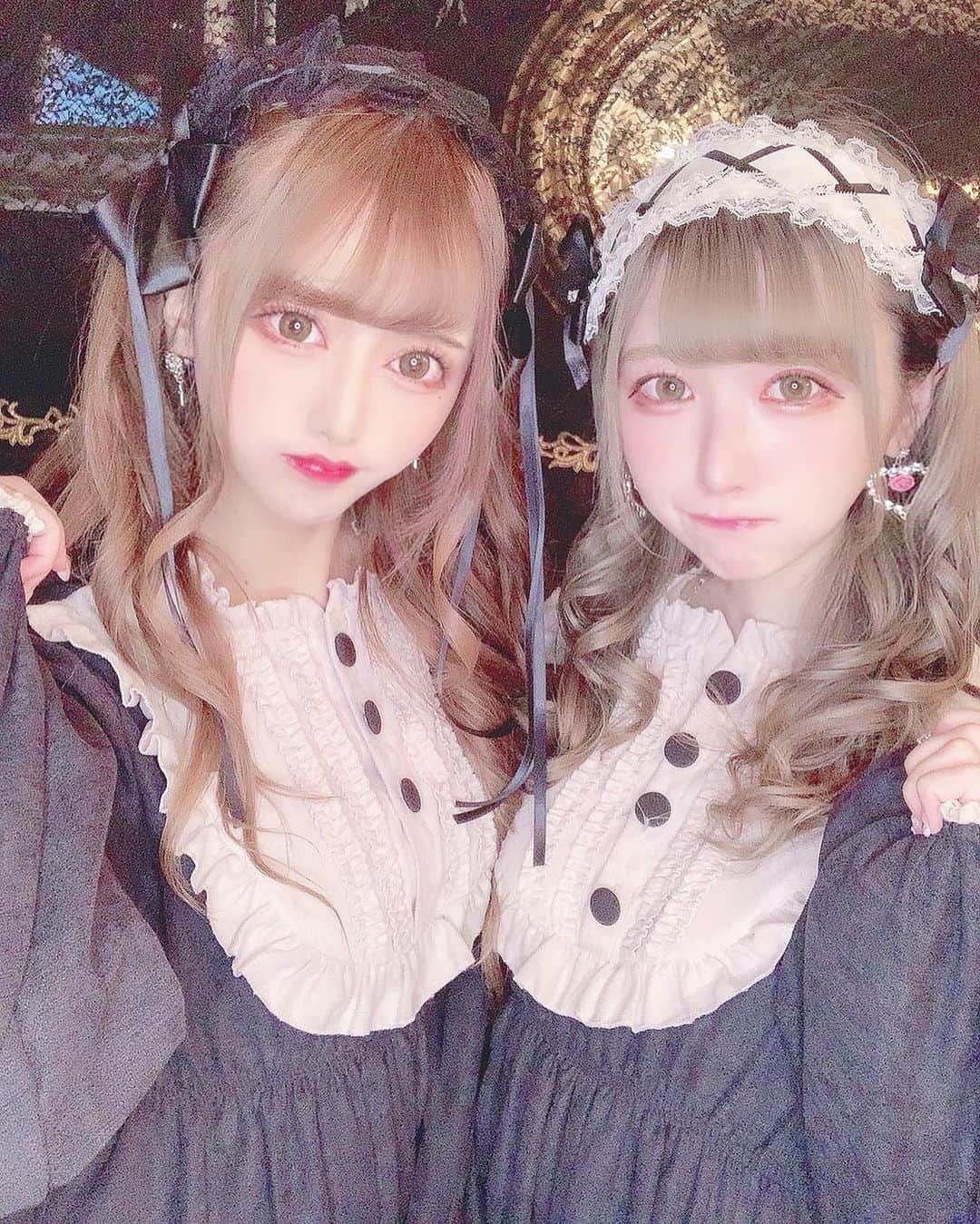 のインスタグラム：「みれぴらぶ(ᐡ⸝⸝- ̫ -⸝⸝ᐡ) * * #双子コーデ #ゴスロリ #ゴシックファッション #ゴシックロリータ #ロリータファッション #ロリータ #ヘッドドレス #gothiclolita #lolitafashion #メイド #メイド服 #メイドカフェ #メイド喫茶 #コンカフェ #コンカフェ店員 #コンセプトカフェ #アイドル #自撮り #自撮り女子 #自撮り界隈 #美男美女と繋がりたい #地雷女 #地雷 #上野 #maid #maidcafe #japanesegirl #followforfollowback #いいね返し #フォローミー」