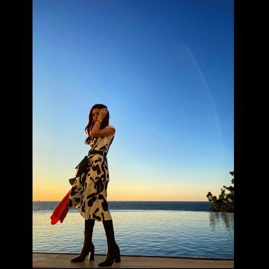 さきえさんのインスタグラム写真 - (さきえInstagram)「この日の太陽の最後までを。 しっかり 見届けました。 . . . #sunset #magichour #sea #seaside #infinitypool #zeroedge #jacobsladder #model #さきえ #travel #travelphotography #outfitoftheday #photooftheday #photography」11月6日 19時50分 - sakie110