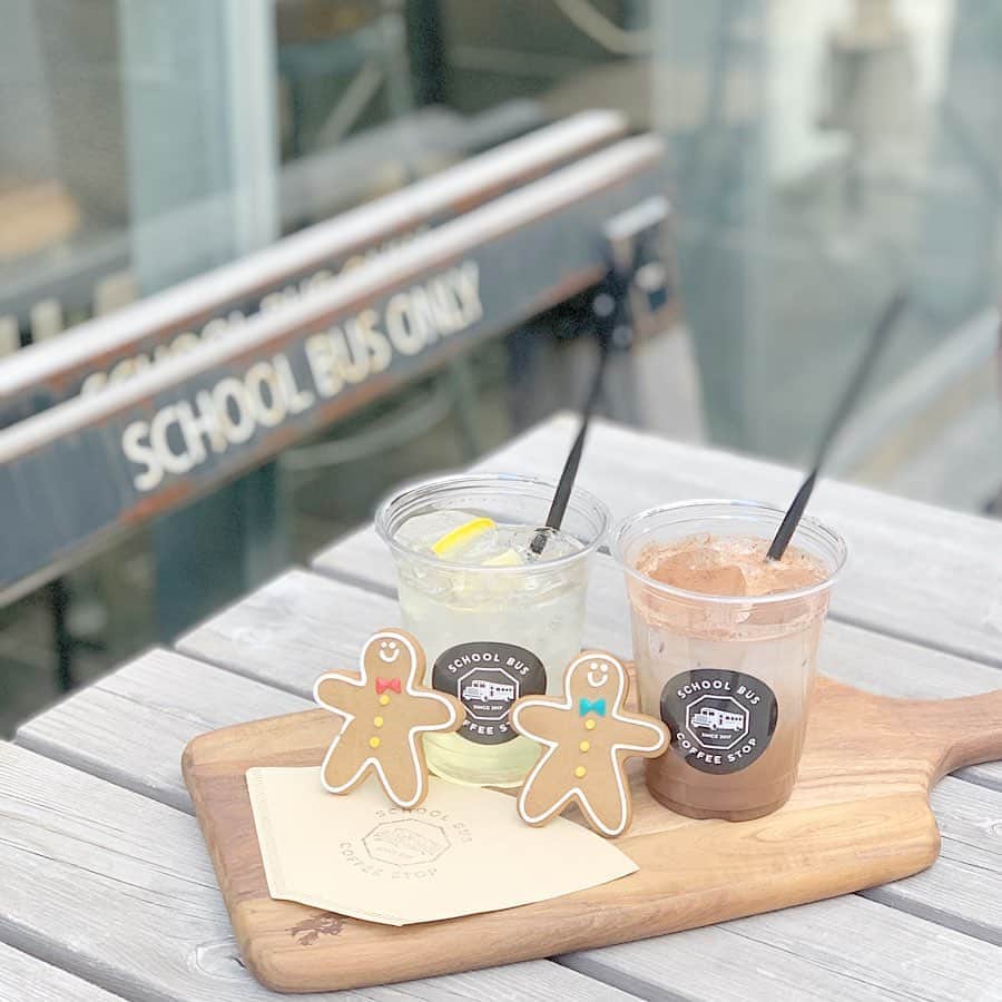 のインスタグラム：「📍School bus coffee stop  ジンジャーマンかわいかった♡  #schoolbuscoffeestop #北浜 #北浜カフェ #大阪カフェ #レモネード #ジンジャークッキー #クッキー #canikafe #canikafe_osaka #1031」