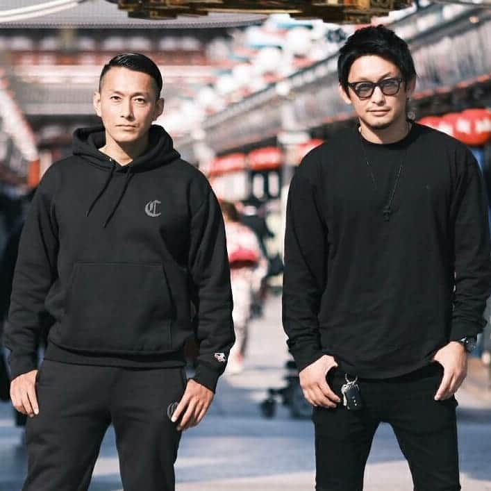 黒石高大のインスタグラム：「吉永くんとアウトサイダーの事や引退試合の事なんかを語ったのYouTubeにアップしたんで見てください なんかしみじみしました ２枚目の写メ完ぺき解体屋のコスプレだよね(笑)ストーリーからYouTubeに飛んで見てください 吉永くんのチャンネルと前田さんのチャンネルも 一緒に見てください お散歩したり 斧ぶん投げて遊んだりしてます押忍 #THEOUTSIDER #OUTSIDER #アウトサイダー #吉永啓之輔」
