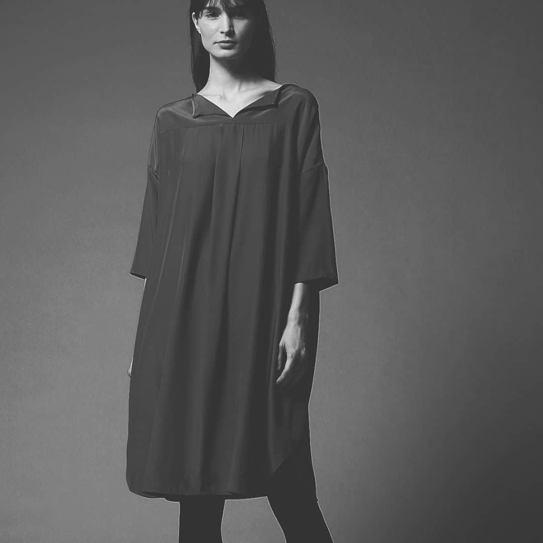 のインスタグラム：「#jeanpaulknott #sleepinggown #luxuryhomewear #silkdress #2waydressing #minimaldesign」