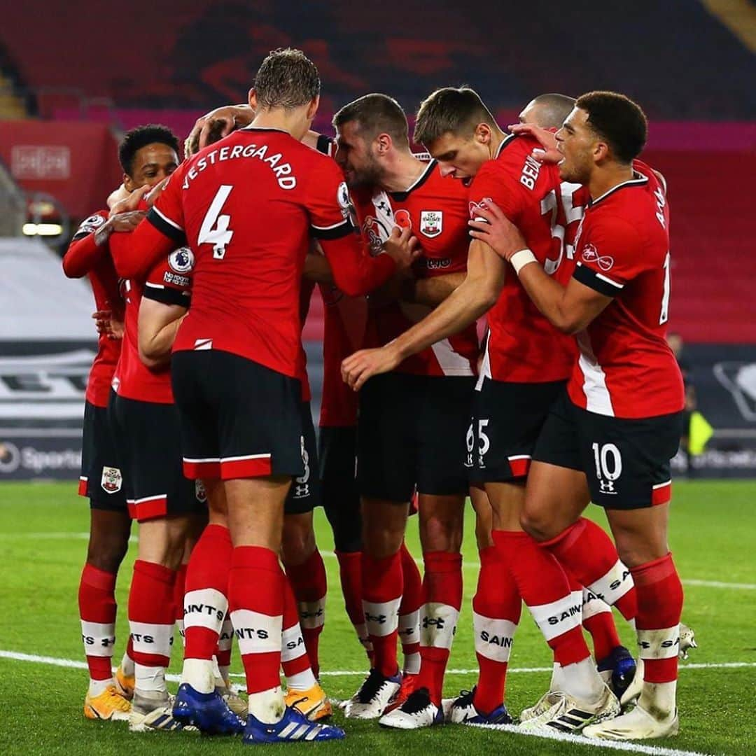 ライアン・バートランドさんのインスタグラム写真 - (ライアン・バートランドInstagram)「Swansea away / 0-9 / top of the league   Even if it’s for the night. The Hard work, dedication, belief won’t stop.  🔴⚪️」11月7日 7時02分 - iamryanbertrand