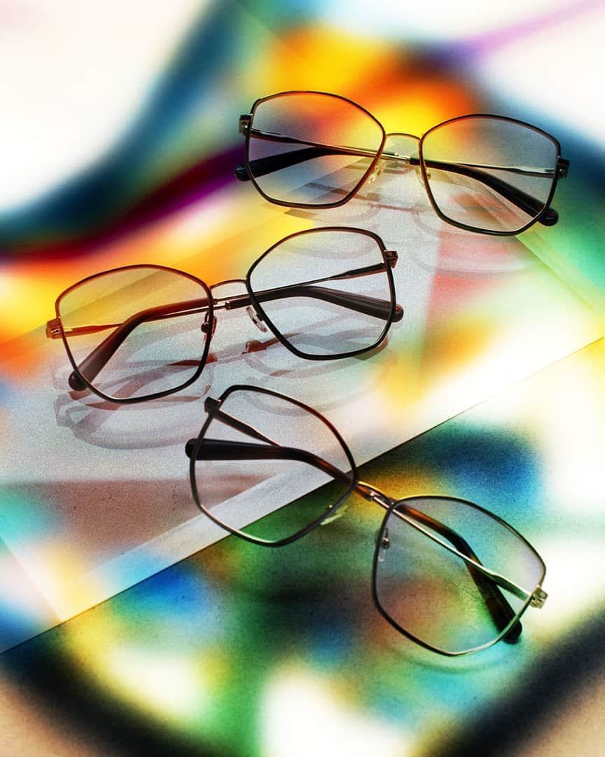 サルヴァトーレ・フェラガモのインスタグラム：「See life in technicolour with the classic metallic eye frames with an elegant geometric construction and a distinguished temple design. #FerragamoEyewear」