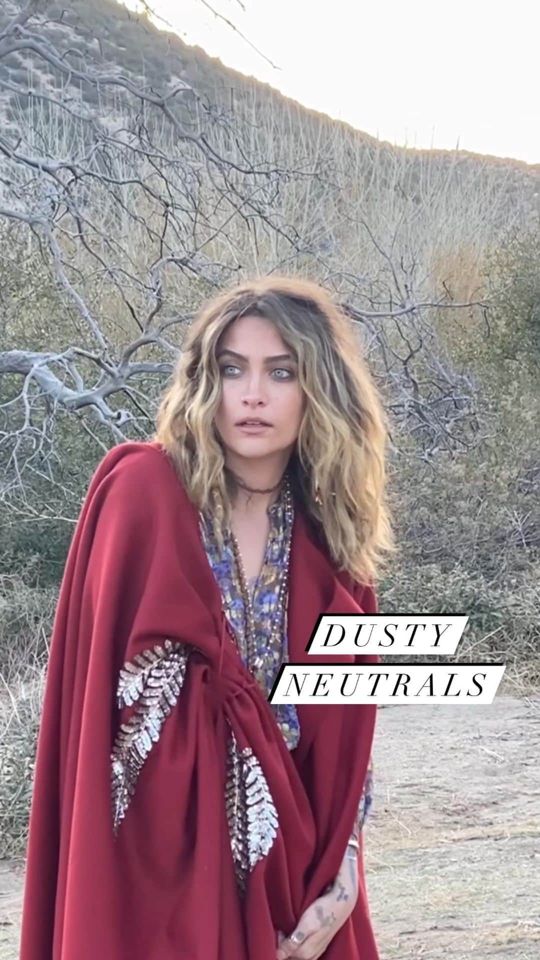 JO BAKERのインスタグラム：「P A R I S • J A C K S O N 🇺🇸 Desert dust shadow shades... on #parisjackson  Feeling incredibly proud of @parisjackson and her new single #letdown I have it on repeat and find it perfectly haunting and gorgeously moorish all at once!!  Style @rushkabergman  Hair @giannandreahair  Makeup and vid by me #jobakermakeupartist」