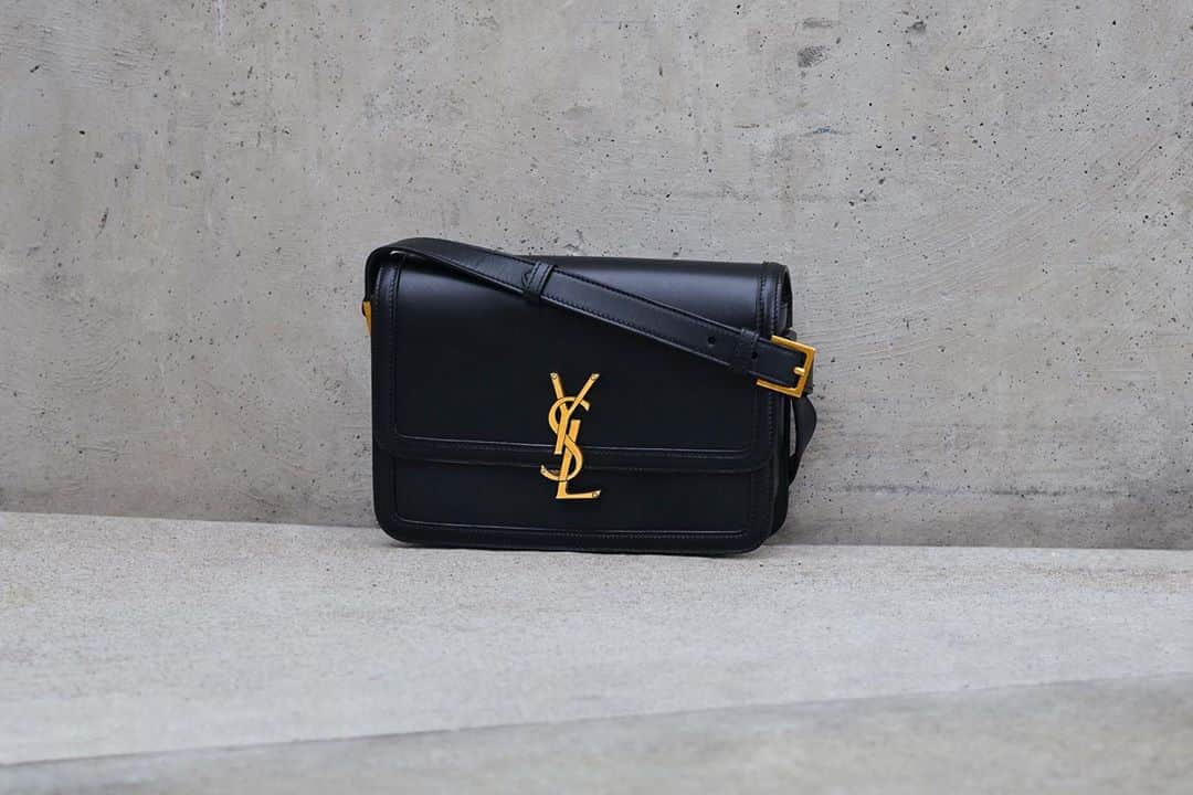 Bergdorf Goodmanさんのインスタグラム写真 - (Bergdorf GoodmanInstagram)「SAINT LAURENT BAGS 🖤 Introducing a new season of elegant styles from @ysl with an irresistible ‘70s spirit. Available now in store on the Main Floor and online at BG.com. #BGInTheBag」11月7日 5時44分 - bergdorfs
