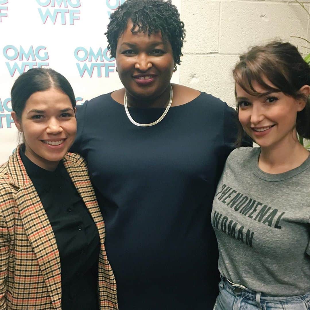 ミラーナ・ヴァイントゥルーブのインスタグラム：「I got to help a little on Stacey Abrams gubernatorial race in 2018 and knew I was in the presence of greatness. At the time she had registered over 150,000 new voters in Georgia. Today, she’s registered of 800,000! Our country owes this woman everything.   But the fight is not over. There is a senate runoff race in Georgia and you have until DECEMBER 7th to register to vote if you haven’t already. AND IF YOU WILL BE 18 YEARS OLD 1/5/21 YOU CAN REGISTER NOW!! (Link to register in bio) Then, show up to vote for Raphael Warnock and Jon Ossoff.」