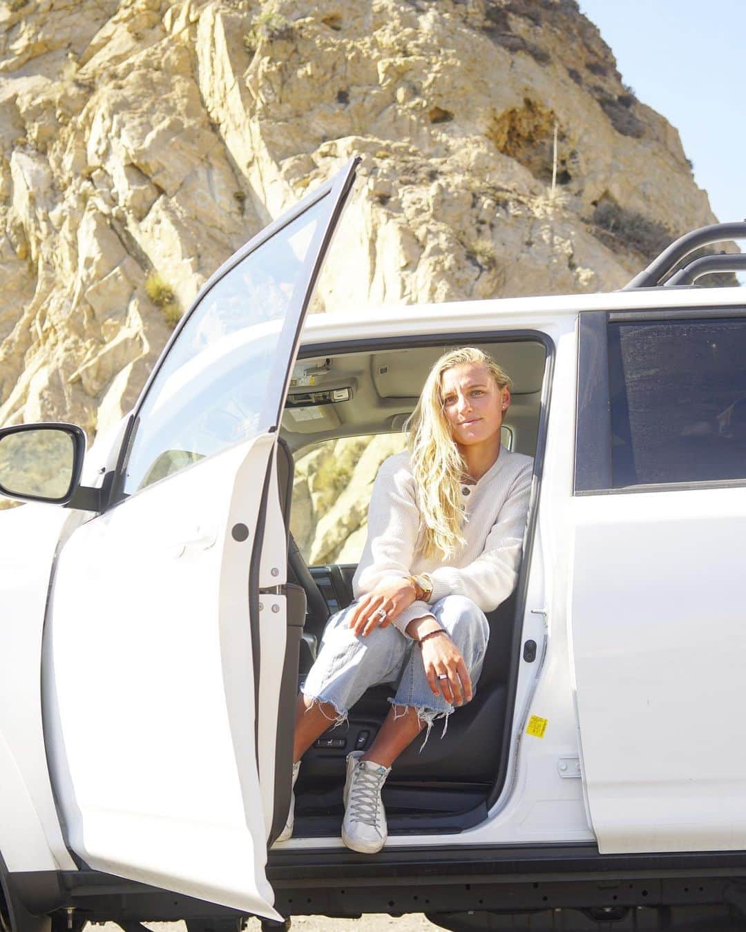 レイキー・ピーターソンのインスタグラム：「Daily adventures with my beloved 4Runner @teamtoyota 💕 #Toyota #teamtoyota」