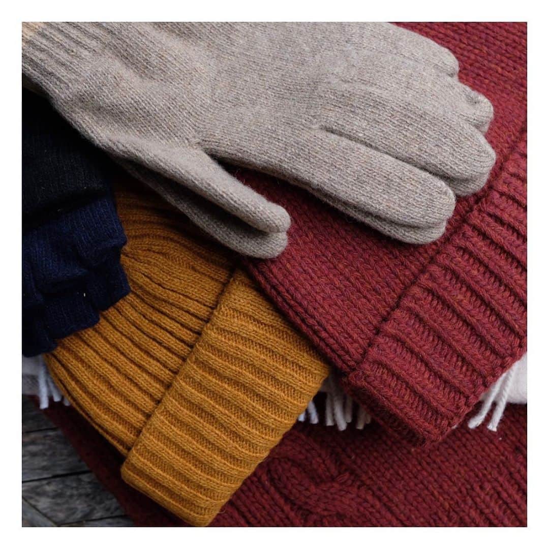 オリバースペンサーのインスタグラム：「New winter accessories have landed! Extra fine wool dock hats, gloves 🧤 and chunky scarves 🧣 Be nice to your extremities 🥶 #oliverspencer」