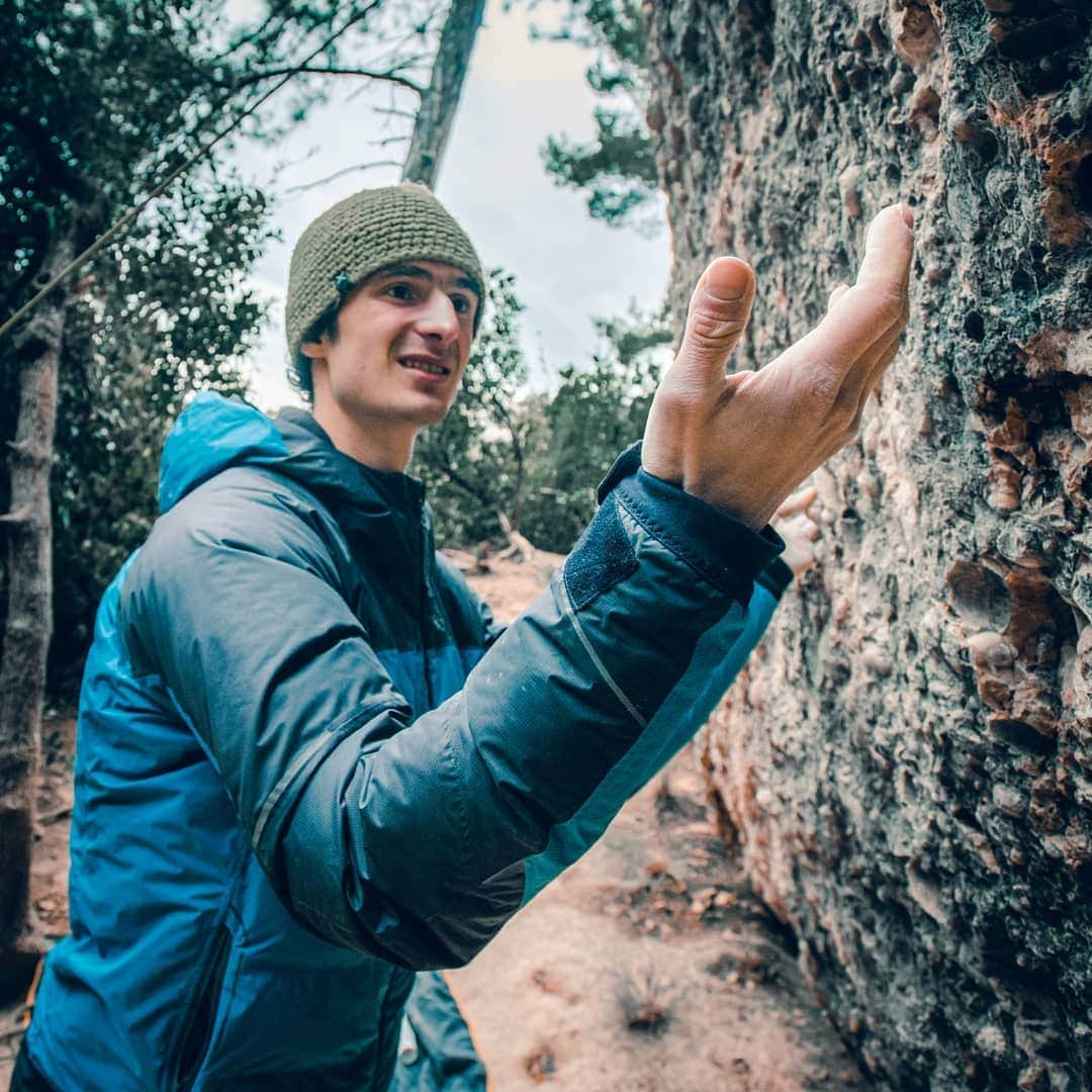 アダム・オンドラさんのインスタグラム写真 - (アダム・オンドラInstagram)「There are several things which may scotch your outdoor climbing. One of them is weather... Let's hope for better conditions in the coming days! Check out my website for being up to date about the progress. Pics by @pet.phot #onthego」11月7日 6時08分 - adam.ondra