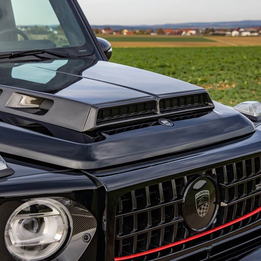 HYPEBEASTさんのインスタグラム写真 - (HYPEBEASTInstagram)「@hypebeastcarclub: LUMMA Design has brought its signature widebody aesthetic to the @mercedesbenz G-Class. At the front, you’ll find a massive hood scoop sitting atop the hood, with a new red-accented grille carrying LED daytime running lights and a massive LUMMA logo. The redesigned front bumper flare out at the bottom, offering a more streamlined flow down to the widebody fenders, which now hover above massive 24-inch CLR RS black wheels to complete the look. The kit will set you back for approximately $15,017 USD,⁠⠀ Photo: LUMMA Design⁠」11月7日 6時11分 - hypebeast
