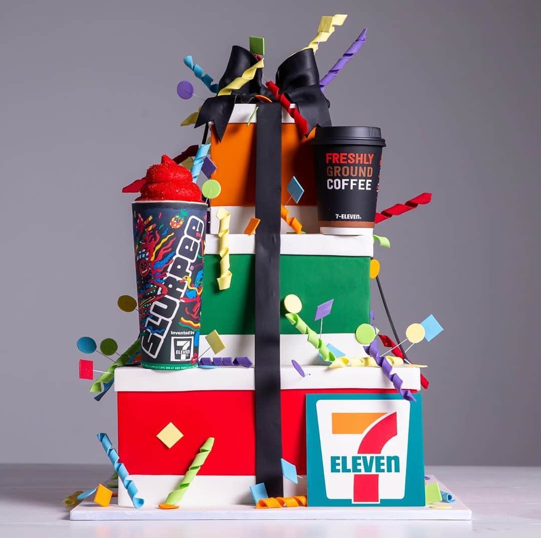 7-Eleven Australiaさんのインスタグラム写真 - (7-Eleven AustraliaInstagram)「HAPPY BIRTHDAY to us! This 7-Eleven day the party is on your phone! 🎉📱 Like many of you, we’re celebrating our birthday a little differently this year to keep everyone safe. Download the My 7-Eleven app and Redeem 2020, enjoy a welcome freebie and treat yourself to some great offers this month. Link in bio.   And, last but not least we wanted to say a BIG thank you to all of our amazing customers who have supported our stores and team members over the years, and in particular through 2020.💚 #Redeem2020 #7ElevenAus」11月7日 6時13分 - 7elevenaus