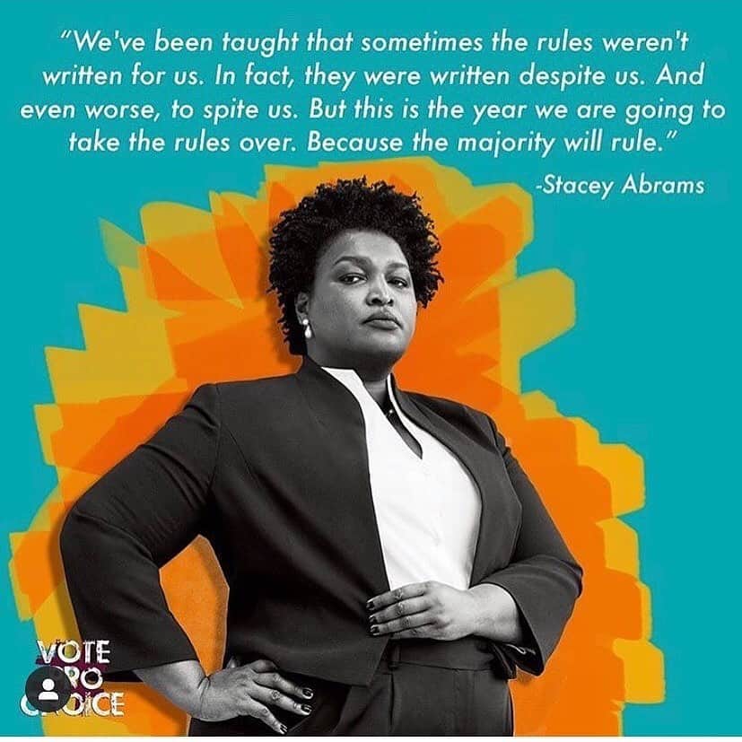 Kelly McCrearyのインスタグラム：「Resilience and resourcefulness personified. A whole queen. Give her her flowers, a cabinet post, send massage gift certificates and free vacation vouchers. There is literally no one who deserves it more. Thank you, @staceyabrams 🖤👑」