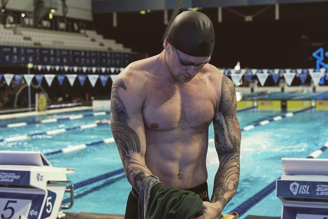 アダム・ピーティのインスタグラム：「Great effort by the team tonight! Some very close racing at the end with @yasuhiro_koseki Good job brother 🇯🇵⚡️ @iswimleague」