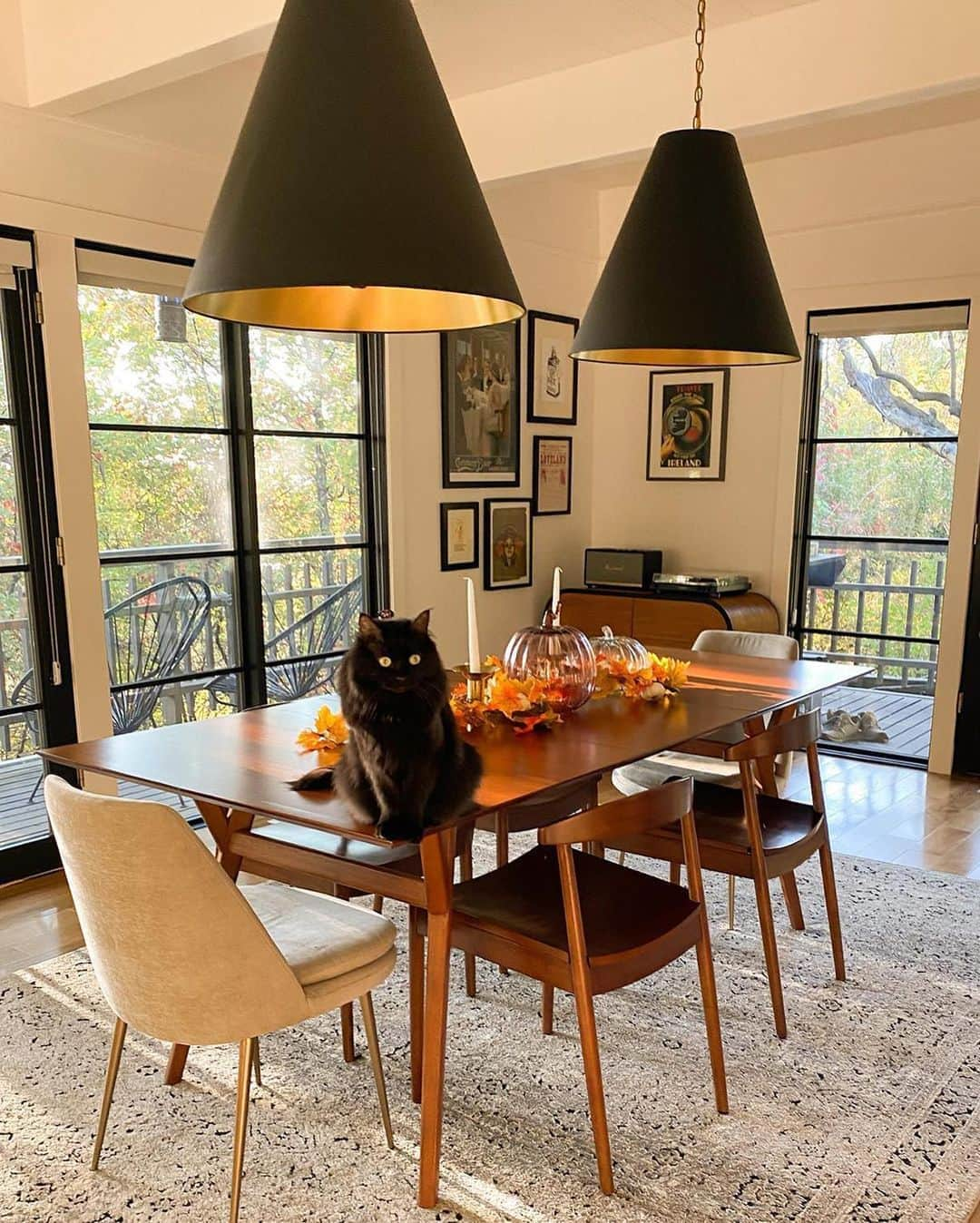 west elmさんのインスタグラム写真 - (west elmInstagram)「It's #FairTradeFriday! Our Mid-Century Expandable Dining Table is a long-time customer favorite, and its stylish frame is made from #sustainablysourced wood in a @fairtradecertified facility. Link in bio to shop and share your style by tagging @westelm! ✨ (📷: @littlecitybungalow, @julien.lev, @mariah_lauren, @the.orange.home and philos_and_ferns) #mywestelm」11月7日 6時22分 - westelm