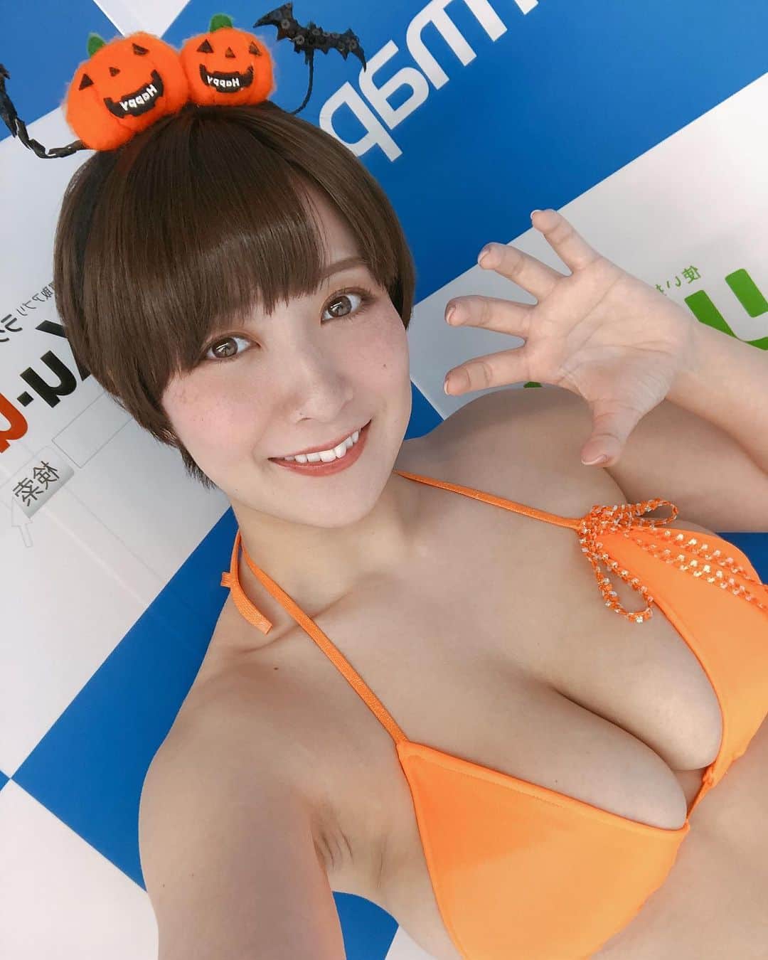 紺野栞さんのインスタグラム写真 - (紺野栞Instagram)「. おはこん〜！🎃🧡 ハロウィンギリセーフ？(笑) . . . . #グラビア #gravure #그라비아  #일본 #sexy #섹시 #japanesegirl  #japan  #love #followme #sexy  #swimwear #水着 #likeforlikes  #グラドル #グラビアアイドル」11月7日 6時23分 - shiooo1023