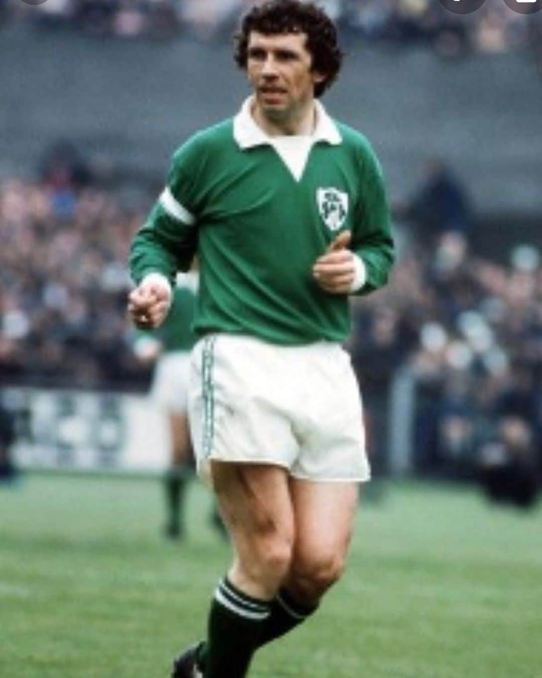 ロビー・キーンのインスタグラム：「Johnny Giles one of our own happy 80th birthday maestro 🇮🇪 #ireland #legend」