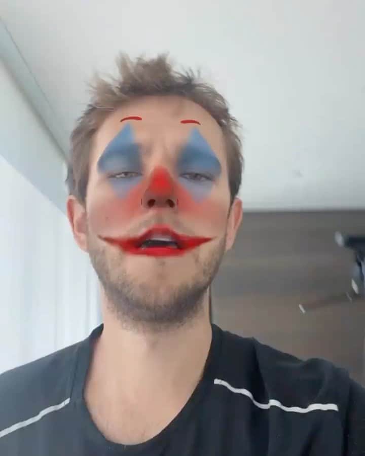 ゼッドのインスタグラム：「“I’M NOOOOT LEEEEEAVING!!!”」