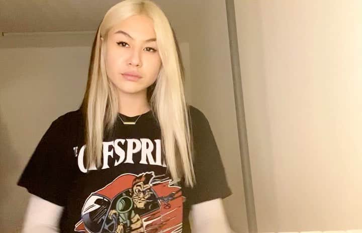 Mali-Koa Hoodのインスタグラム：「Big thanks to each of you who have preordered Hunger and hope you love Shoebox too!! It’s so nice to sing these songs stripped and solo, they feel just as meaningful as the day we wrote them. Even though I can’t perform them for you live just yet, I look forward to the day I can. Let me know your favourite lyric from Shoebox below. 🙃」