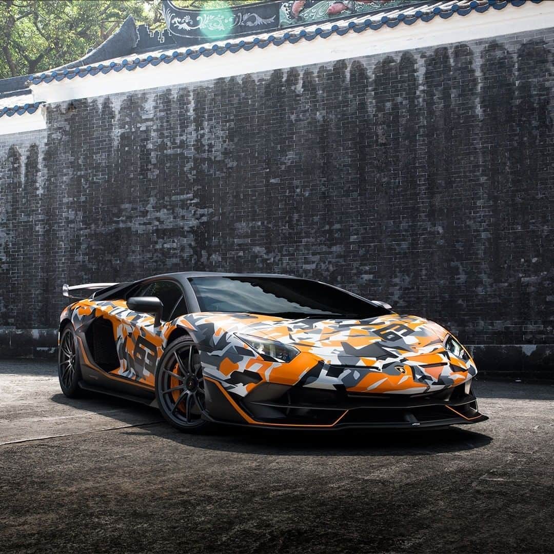 ランボルギーニのインスタグラム：「The colors we dream of. The design we love. The power we feel. It’s Aventador SVJ 63. What emoji would you use to describe it?  Captured by @rawaf_foto.  #Lamborghini #AventadorSVJ63」