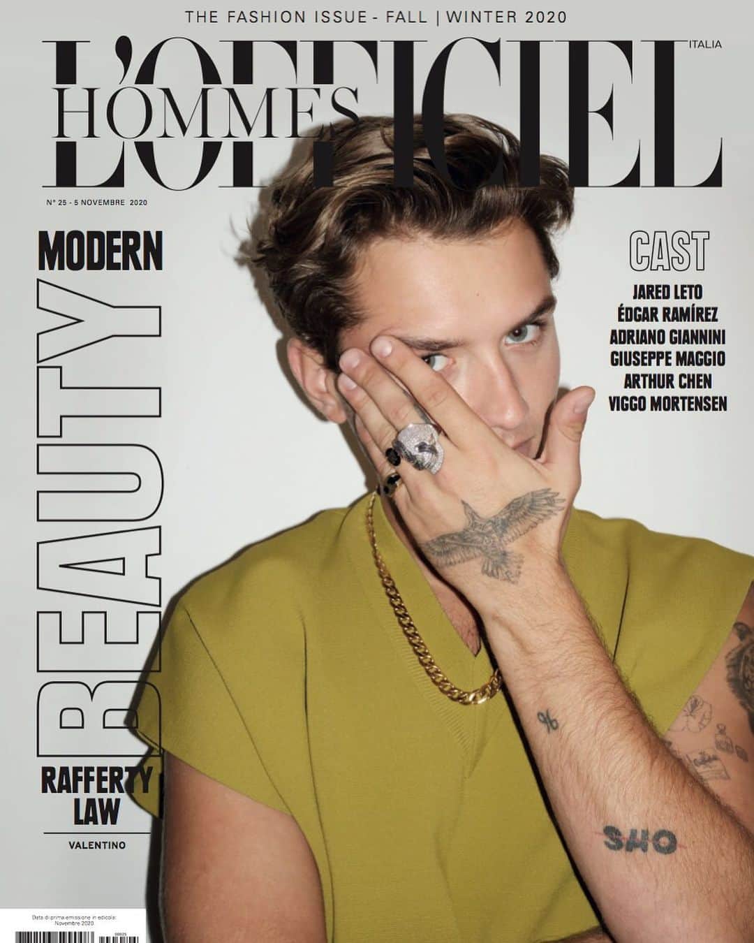 ラファティ・ロウのインスタグラム：「Proud to announce my @lofficielhommesitalia cover and interview came out yesterday. Go get your copy to hear about Twist, everything I’ve been working on and have coming up! Hope everyone’s looking after each other’s mental health throughout this second lockdown, support each other!」