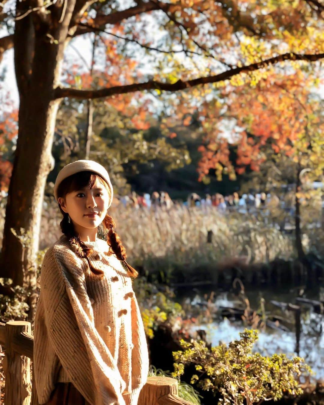 真衣ひなのさんのインスタグラム写真 - (真衣ひなのInstagram)「もう始まってるのかな紅葉🍂 人があんまりいないところへ ゆっくりまったり見に行きたいなぁ。 紅葉見ながらの温泉もいいなぁ💭  このトップス一度しか着てないかも… 今度着ようっと。 ボトムスも同じブランド。個性的ですき。  iPhoneアップデートしたら 新しい絵文字増えて嬉しい。  わたしのお気に入り。(最後の4つが新作) 🦦🥱🧸💭🧏🏻‍♀️🧘🏻‍♀🏋🏻‍♀️️🕳🦭🥸🥷🏻🤌🏼  みんながよく使う絵文字は？？  ☑︎ #オンラインサロンtumugu 動画配信日 「ヘアアクセサリーの選び方と使い方③」 check it out  @tumugu_online  ☑︎アメブロ更新「オフ会レポ＆お知らせ」」11月6日 22時09分 - hinano_mai